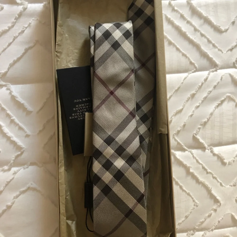 NWT Men’s BURBERRY LONDON Smoked Trench Silk Tie - Picture 3 of 10